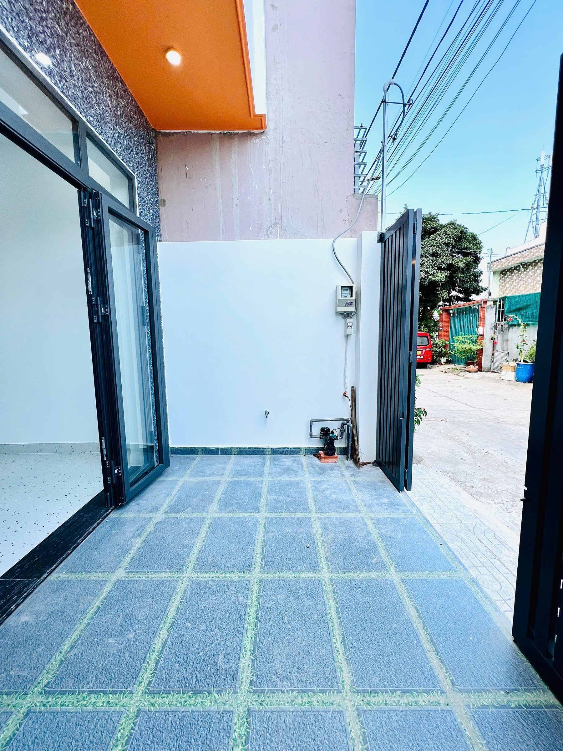 Bán nhà gần chợ Long Phước , nhà đối diện kí túc xá đại học luật cs3