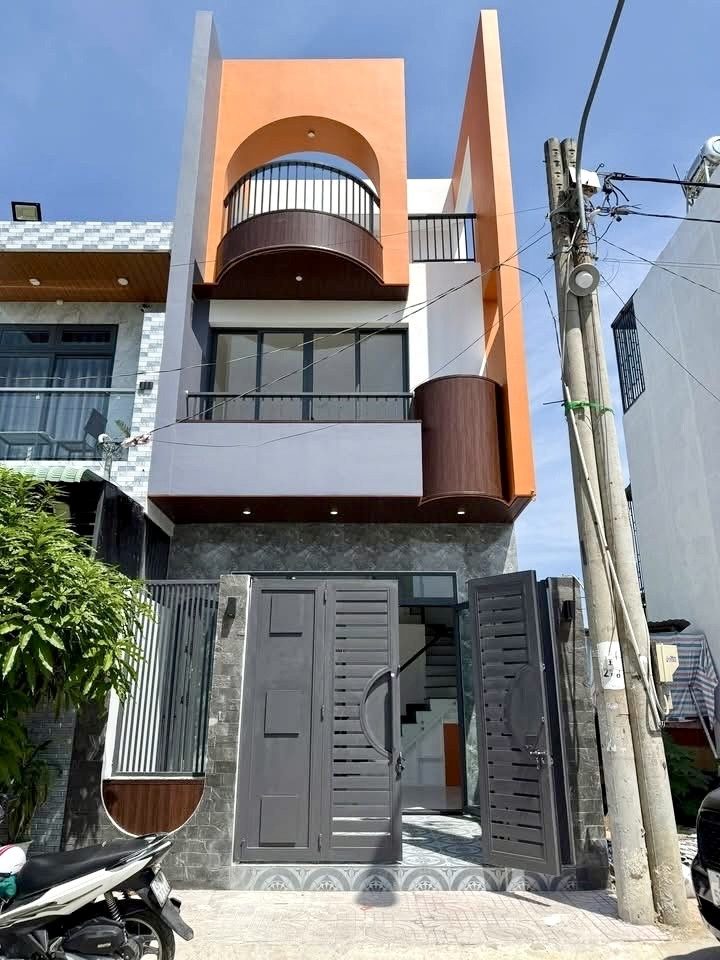 🚗 BÁN NHÀ 3 TẦNG - 50.2M2(4.6*11), HOÀN CÔNG, Ở NGAY - KHÔNG QH -  NHÀ MỚI - HẺM XE HƠI - KDC ĐẶNG GIA PHÁT - LONG THUẬN, LONG PHƯỚC.(A)
