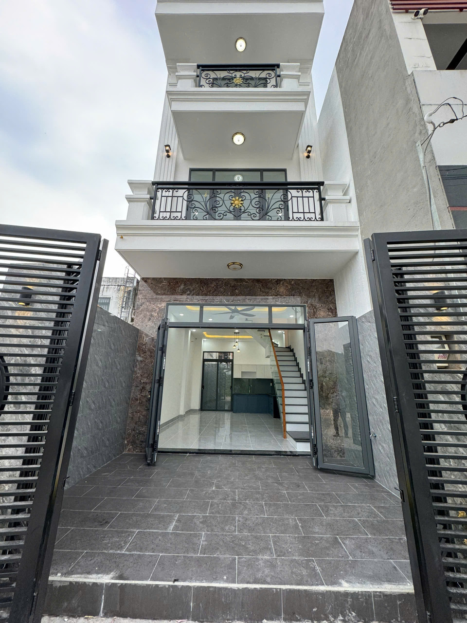bán gấp nhà Long Thuận Q9, giá 3,7 tỷ, SHR, thuận tiện di chuyển gần chợ, ..LH: 0902958672