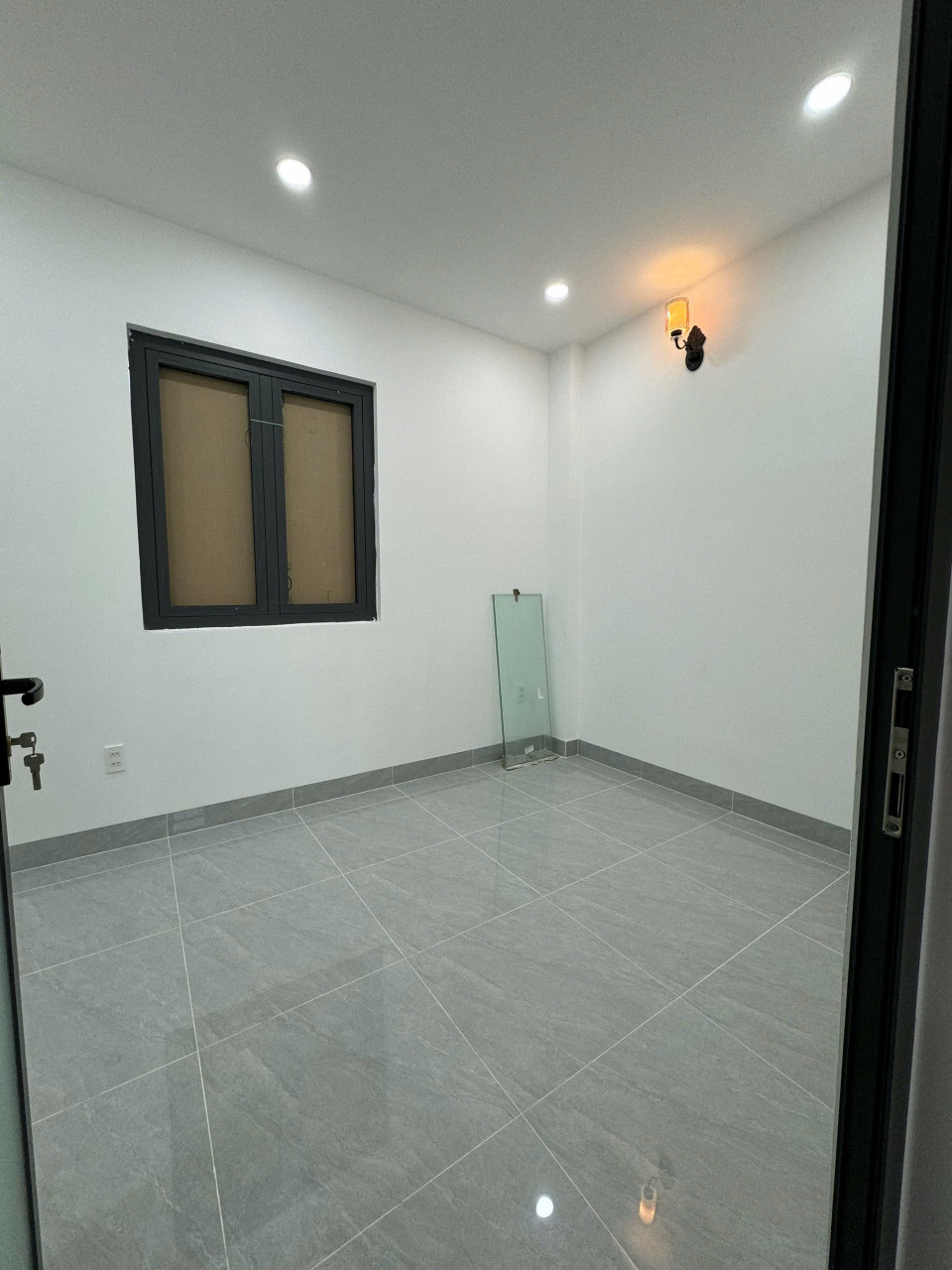 Chính Chủ Gửi Bán Căn Nhà 1trệt 2lầu, Long Thuận . Quận 9, Dt:   50m2 (4,35m x 11,50 ), 3.5 tỷ. Lh 0799039209