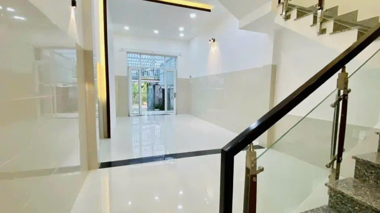 Giá quá tốt cho căn nhà 2 tầng – 120m² nằm ngay mặt tiền đường Lương Định Của, phường Ngọc Hiệp. Chỉ 3 tỷ 680 tr