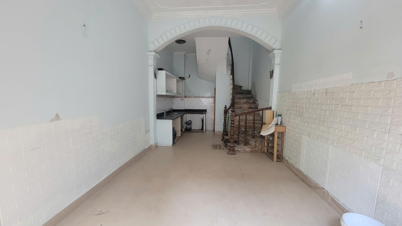 Cho thuê nhà ngõ 51 Lương Khánh Thiện, 4 tầng x 30m2, 2 ngủ, 6.7 Triệu ở gđ, nhóm