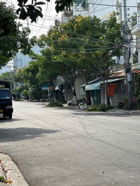 Bán căn nhà Hẽm 76 Phùng Hưng (đang hoàn thiện chất lượng y hình )