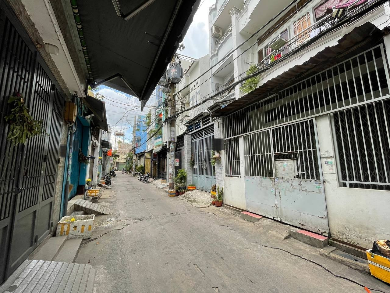 Bán Nhà DT 65m²  Đường Lương Thế Vinh 5m, 3PN, 6.5 tỷ, Tân Phú