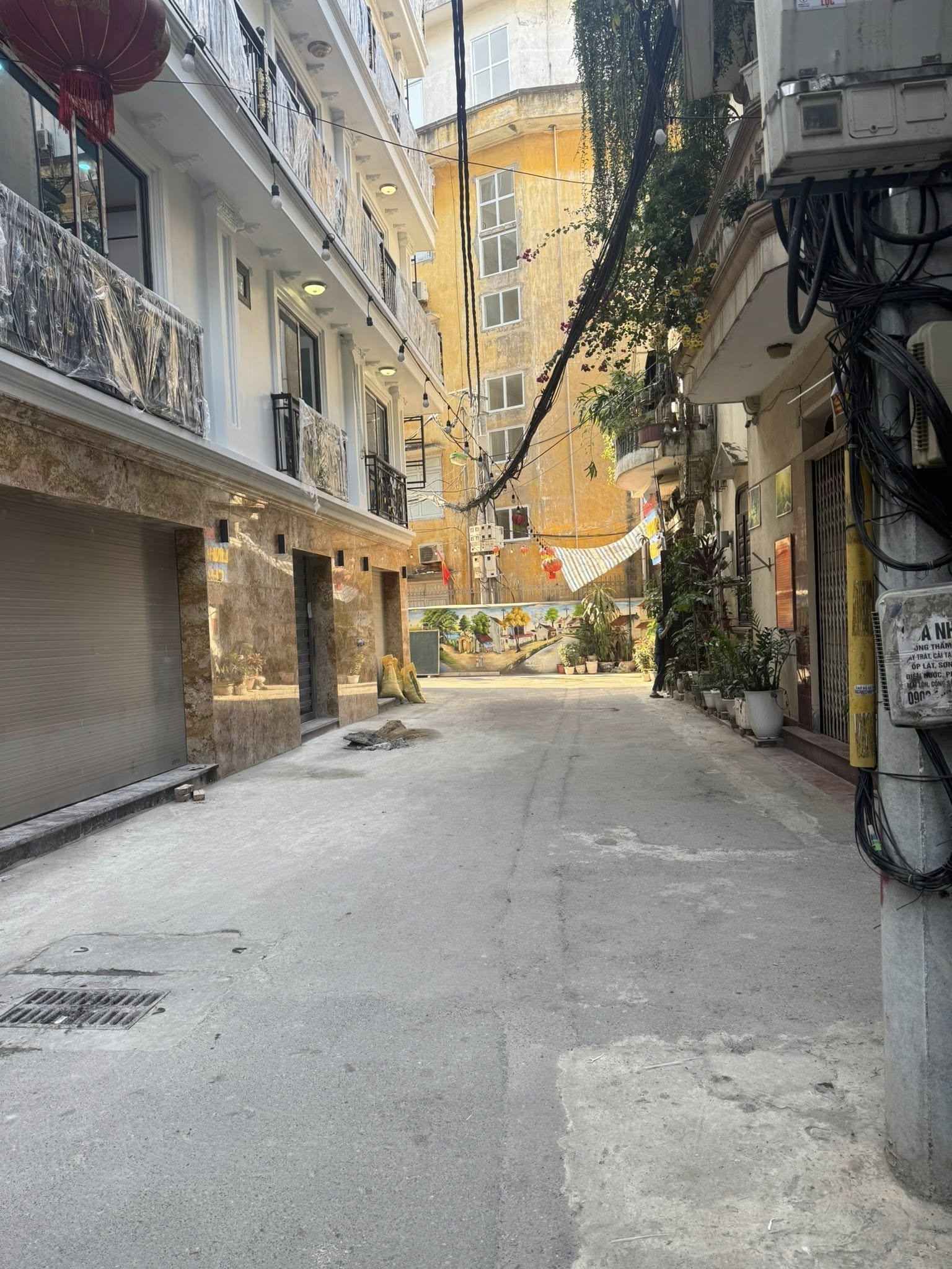 BÁN TÒA NHÀ CCMN ĐƯỜNG LƯƠNG THẾ VINH. 115M2 - 9 TẦNG. THANG MÁY. 26 PHÒNG.
