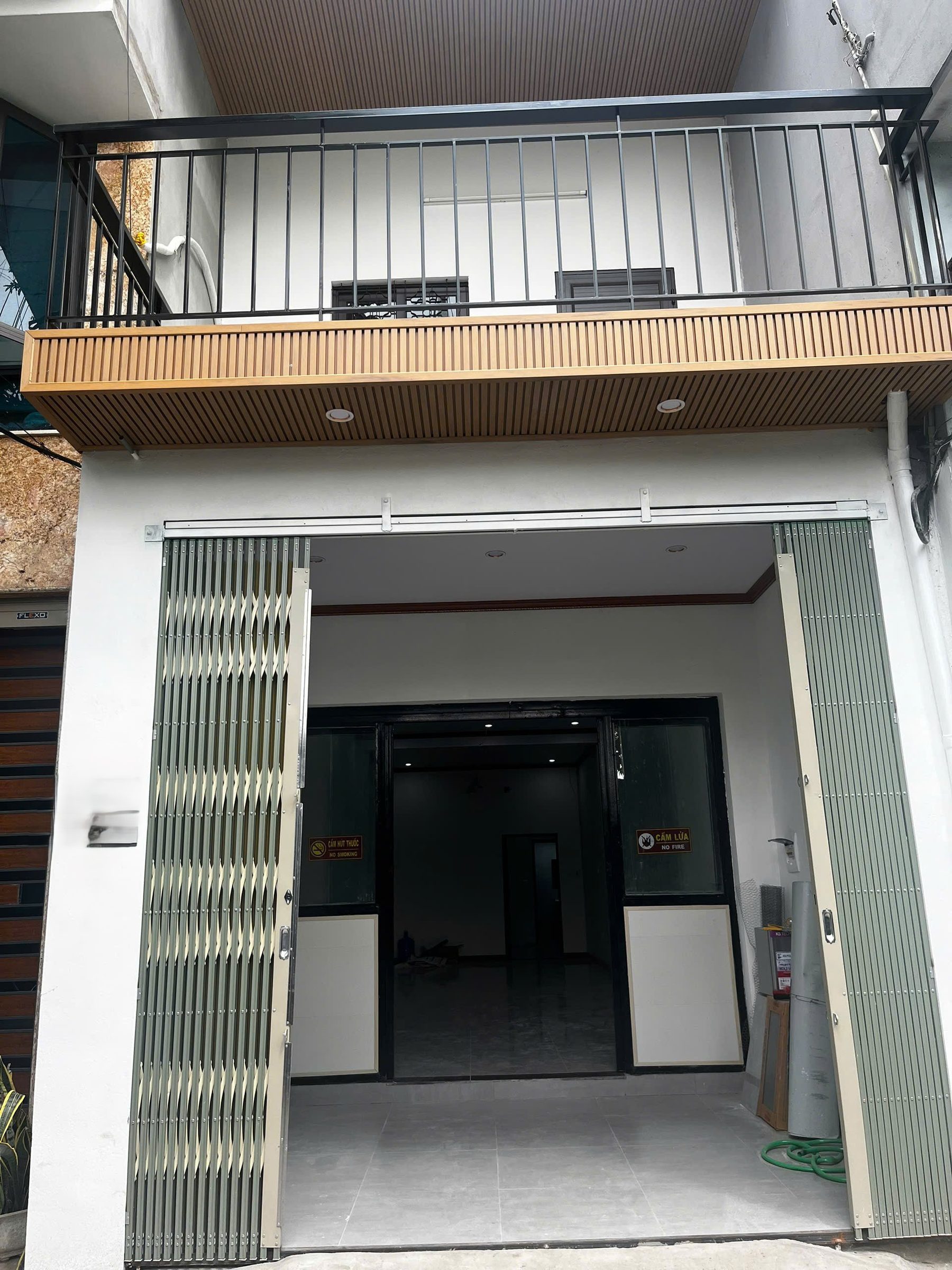Cần cho thuê nhà 50m ô tô  Lương Thế Vinh, 68m² x 2 tầng, mặt tiền 3.7m, giá 15 triệu