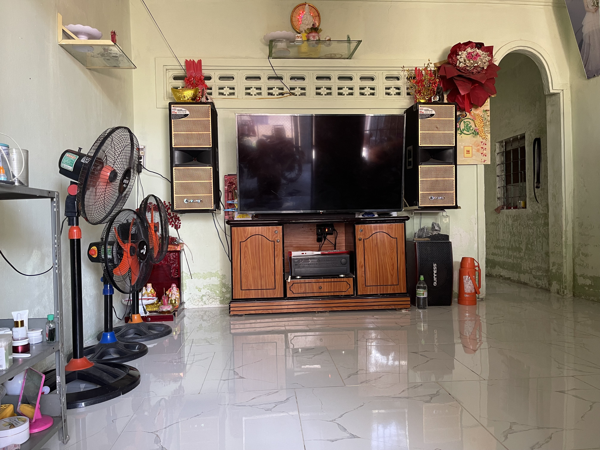 Bán Đất Tặng Căn Nhà Cấp 4 Cũ