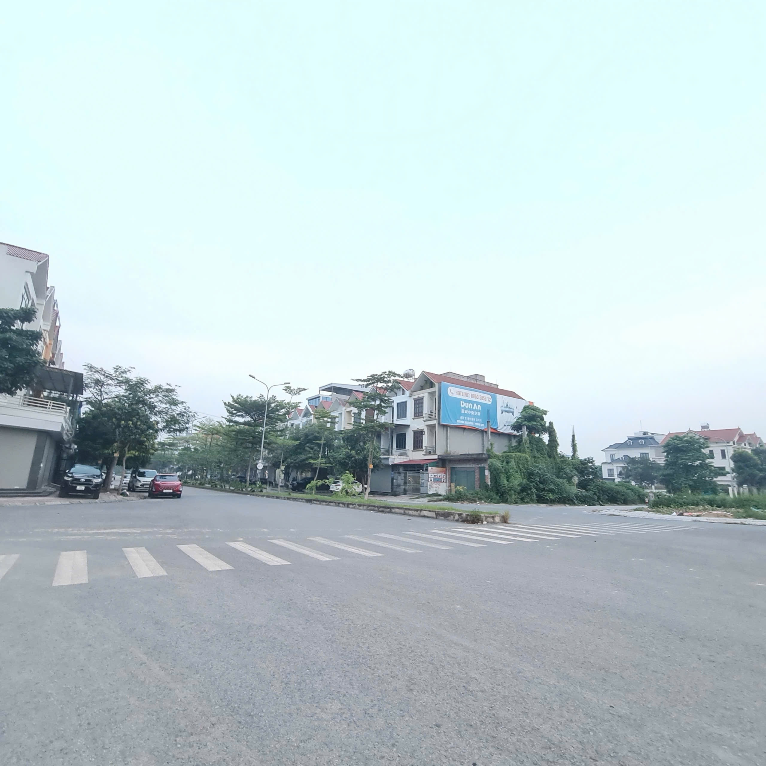 Bán nhà liền kề 3.5 tầng đã hoàn thiện KĐT đại hoàng long mặt đường lý anh tông. Diện tích 87.5m mặt tiền 5m hướng tây nam. Phường võ cường tỉnh bắc ninh