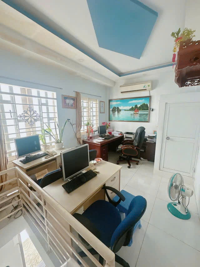 GIÁ MỀM QUẬN 3: 3.2 TỶ - Lý Chính Thắng - PHƯỜNG VÕ THỊ SÁU - Diện tích Đất: 14m²=3,06/3,18m X 3,76/3,85m-Diện tích Xây dựng:12m²-Diện tích sàn: 21,7m² -Hẻm Ba gác 1,5m, Cách mặt tiền 50m, phía sau Công an PCCC, Đối diện TERRA ROYAL- Khu an ninh yên tĩ