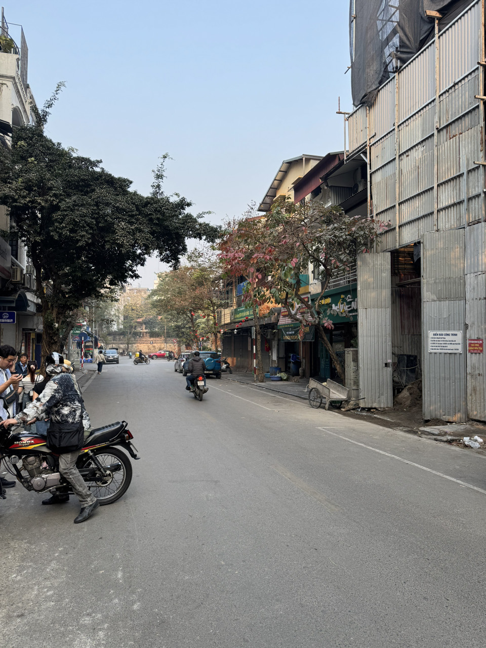 Bán nhà Phân lô ô tô khu quân đội Lý Nam Đế, cách mặt phố 20m, diện tích 55m MT 5.5 giá 23 tỷ