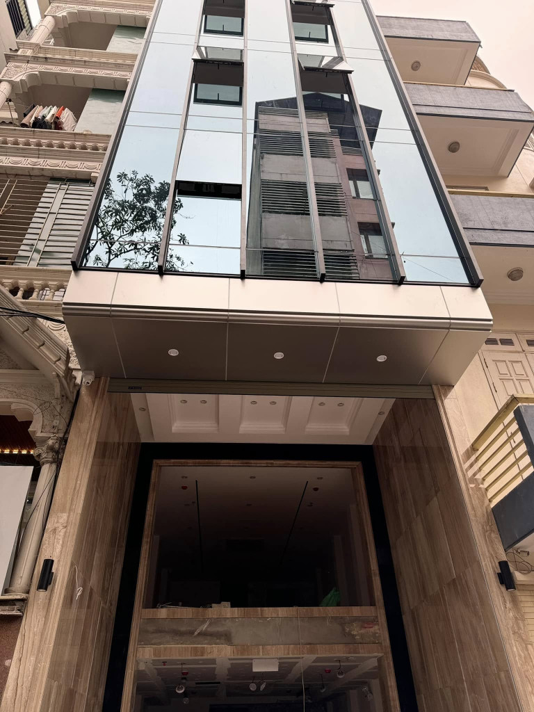 Bán nhà mặt phố Lý Nam Đế, 130m2, mặt tiền 4.3m, 50 tỉ, kinh doanh văn phòng, khách sạn