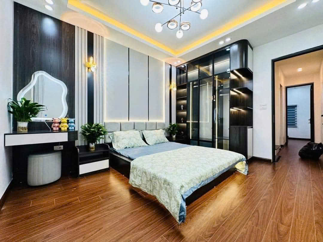 SIÊU PHẨM NHÀ MẶT PHỐ LÝ NAM ĐẾ – TRUNG TÂM HOÀN KIẾM. DT:45M2 X 4 TẤNG - VỊ TRÍ ĐẮC ĐỊA KINH DOANH SẦM UẤT 
GIÁ: 32 TỶ. CÓ TL