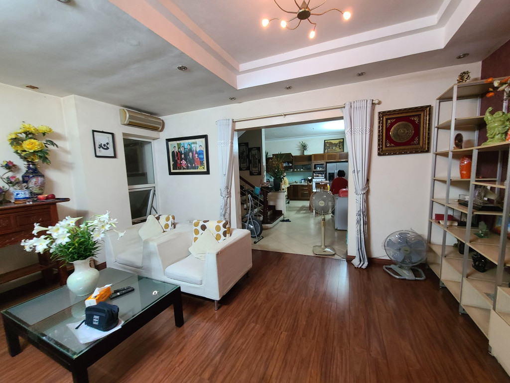 Bán nhà Lý Nam Đế, 110m2, 5 tầng, mặt tiền 5m, 54.5 tỷ, ngõ ô tô, kinh doanh đỉnh