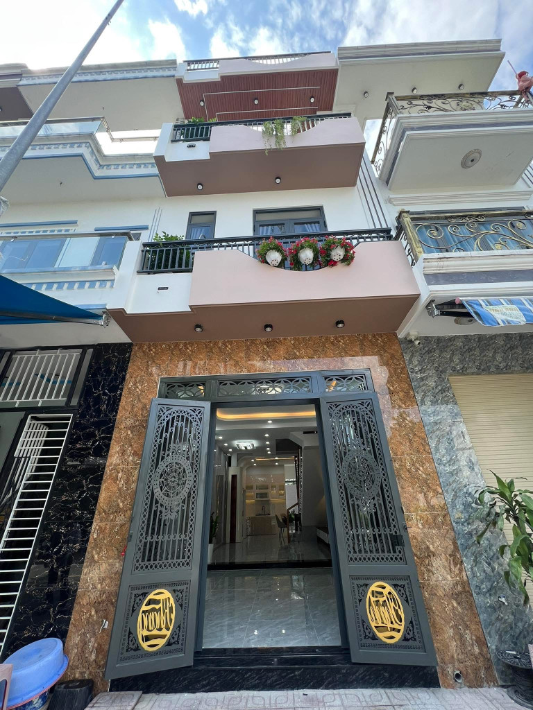 NHÀ PHỐ ĐẸP TÌM CHỦ MỚI - NGÃ TƯ BÌNH CHUẨN BÌNH DƯƠNG