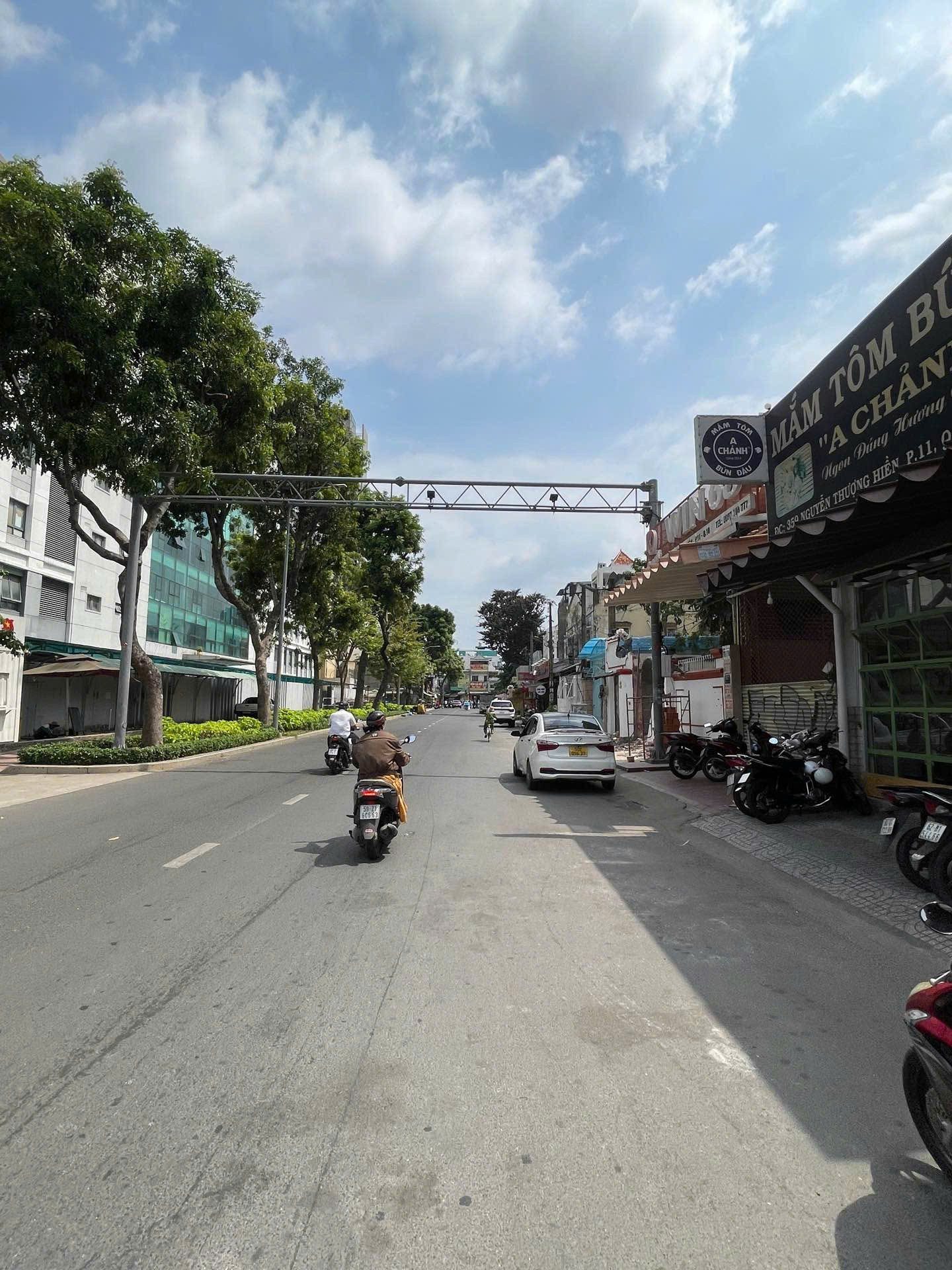 MẶT TIỀN KINH DOANH Quận 10 - NGAY VÒNG XOAY DÂN CHỦ - 210M2- NGUYỄN THƯỢNG HIỀN