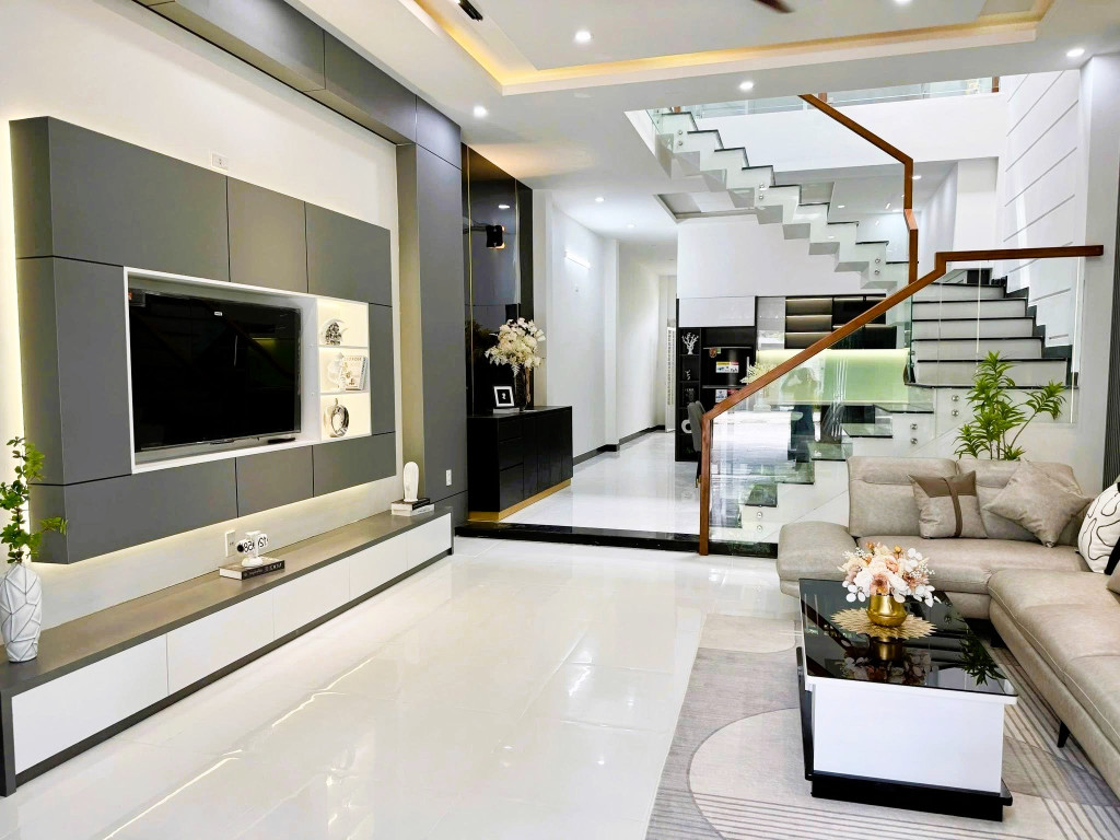 Ngay cụm trường & bệnh viện top Q10 – 53m² - Ngang 4.3m - CA Phường Sát Bên – 7 Tỷ XX chưa từng có