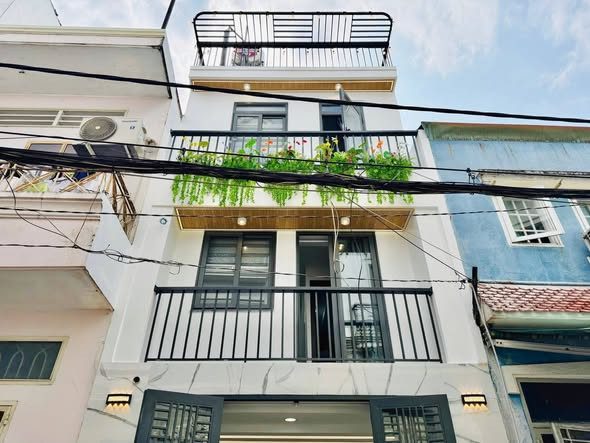 GIÁ QUÁ MỀM CHO NHÀ TRUNG TÂM QUẬN 10 – FULL NỘI THẤT SANG XỊN, Chỉ 3 tỷ ,Lý Thái Tổ, , Phường 13, Quận 10.Ngang 5m x Dài 12.5m. SHR chính chủ