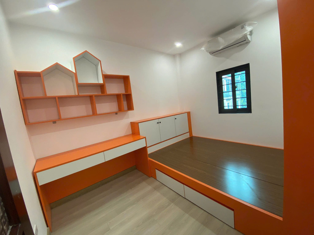 Cực Hiếm! Bán nhà mặt phố Lý Thái Tổ, 35m2, 5 tầng, 17.5 tỉ, phù hợp KD homestay, apartment