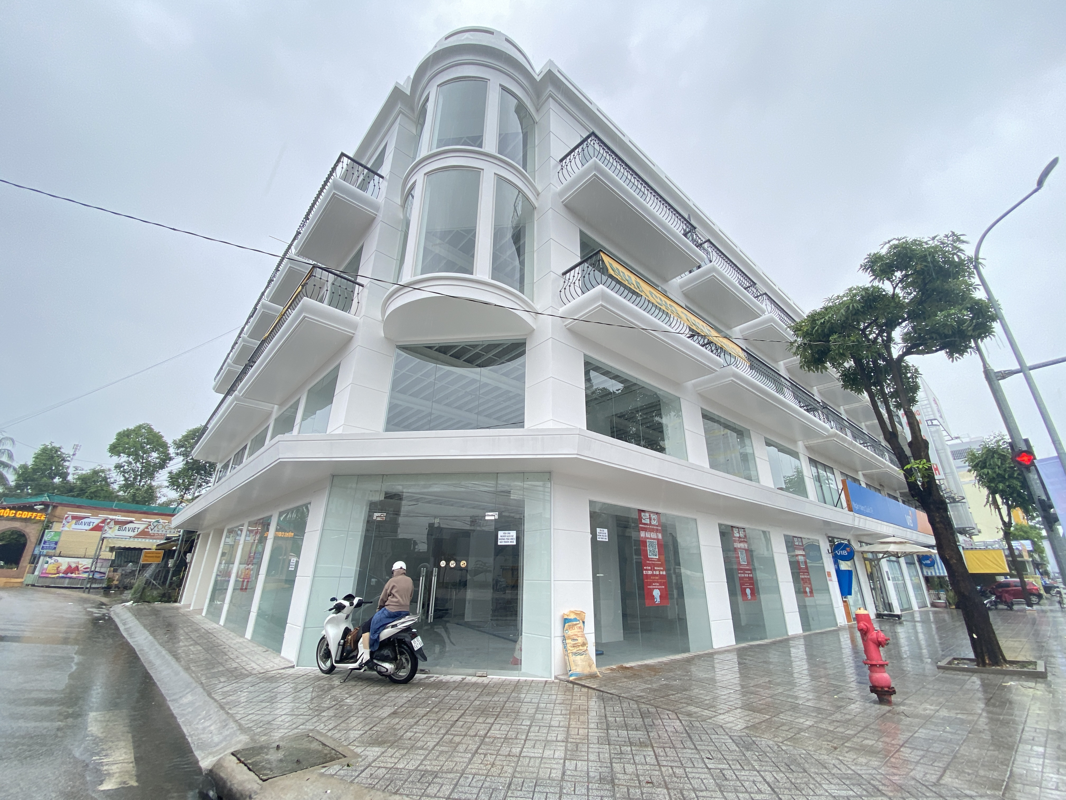 CHO THUÊ TOÀ NHÀ GÓC 2 MẶT TIỀN TRUNG TÂM LONG XUYÊN Đ LÝ THÁI TỔ