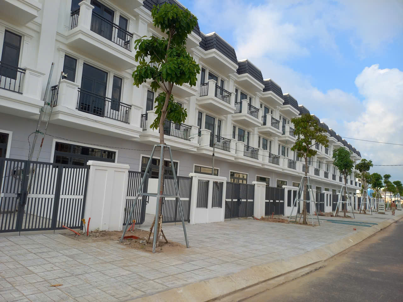 BÁN NHÀ RẠCH GIÁ LÔ GÓC, MỚI ĐẸP 10X21M, CÔNG VIÊN SAU NHÀ, GIÁ CHỈ 7 TỶ
