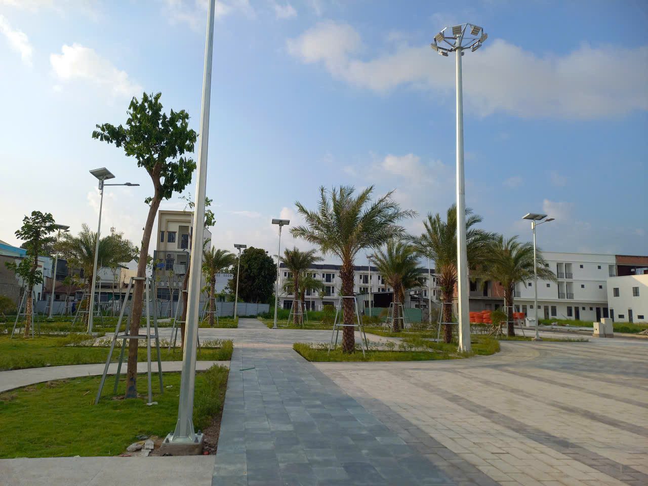 BÁN NHÀ RẠCH GIÁ CHỢ NÔNG SẢN 5x22m, CÔNG VIÊN SAU NHÀ, GIÁ CHỈ NHỈNH 3 TỶ.