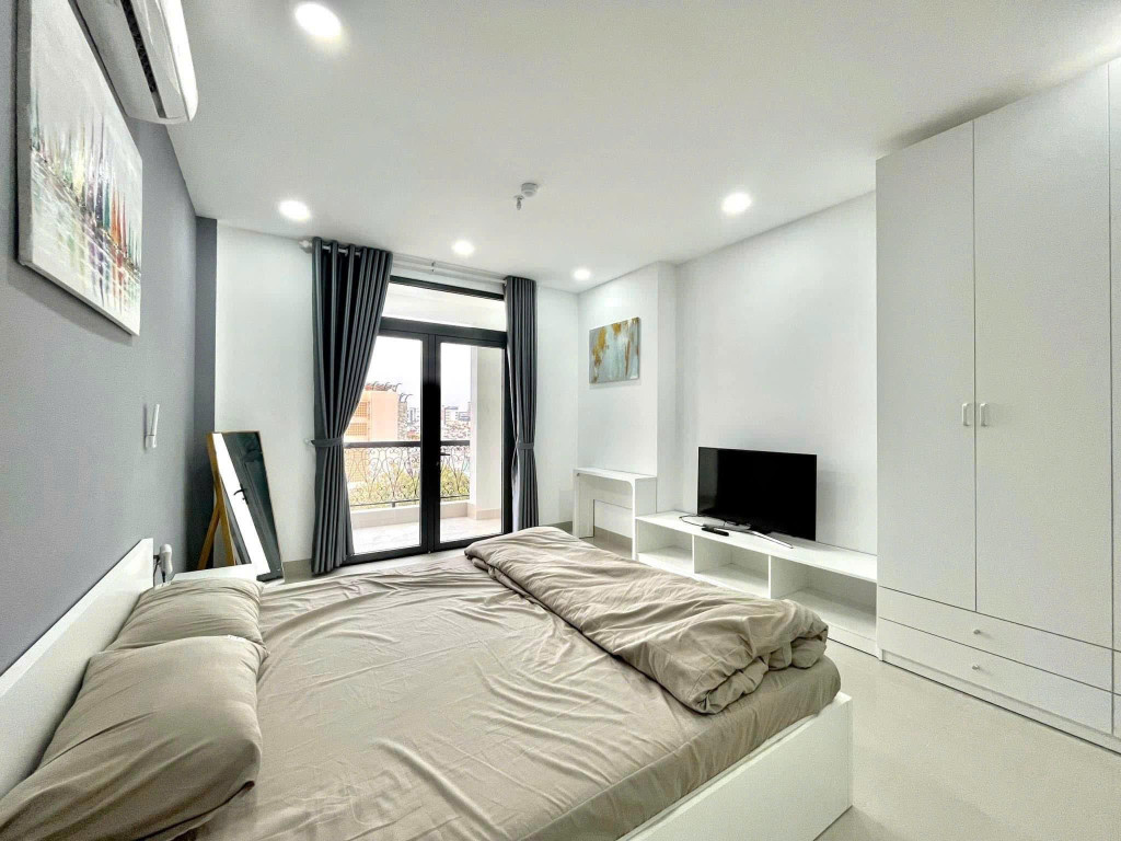 **Bán nhà hẻm xe hơi Lý Thường Kiệt** p7, Tân Bình; căn góc 4 tầng