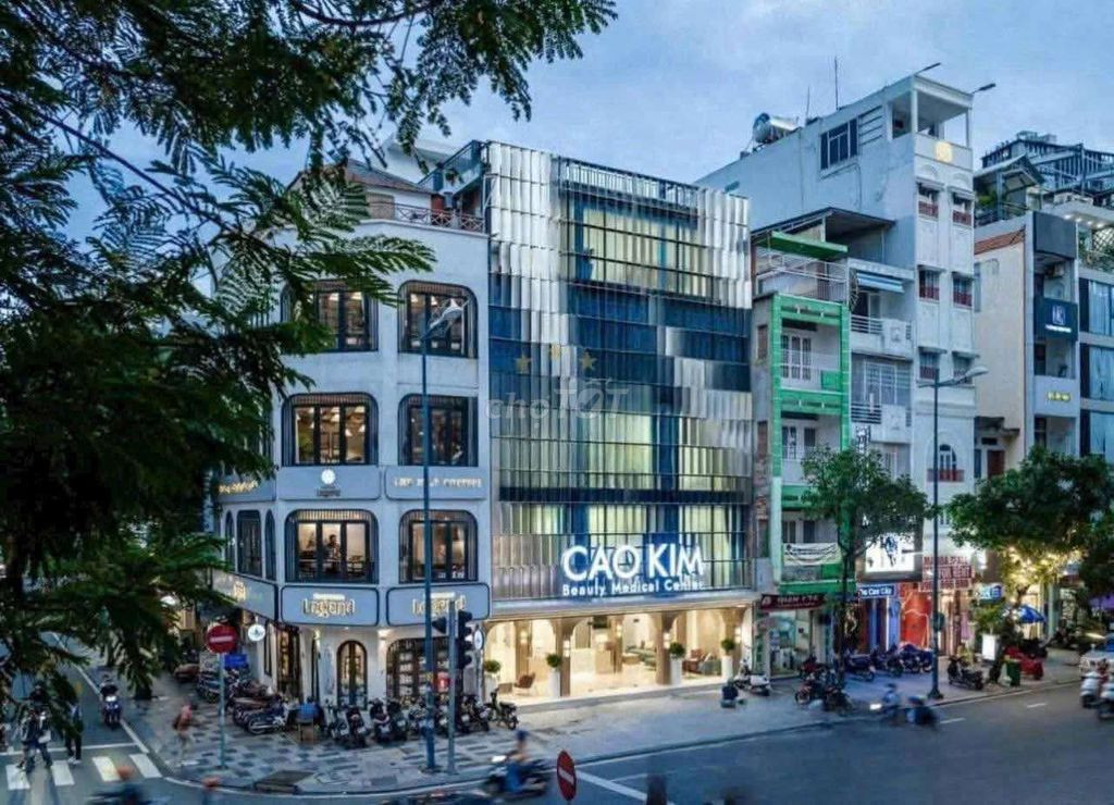 Cho thuê mặt tiền 12x20m đường Lý Tự Trọng, Quận 1