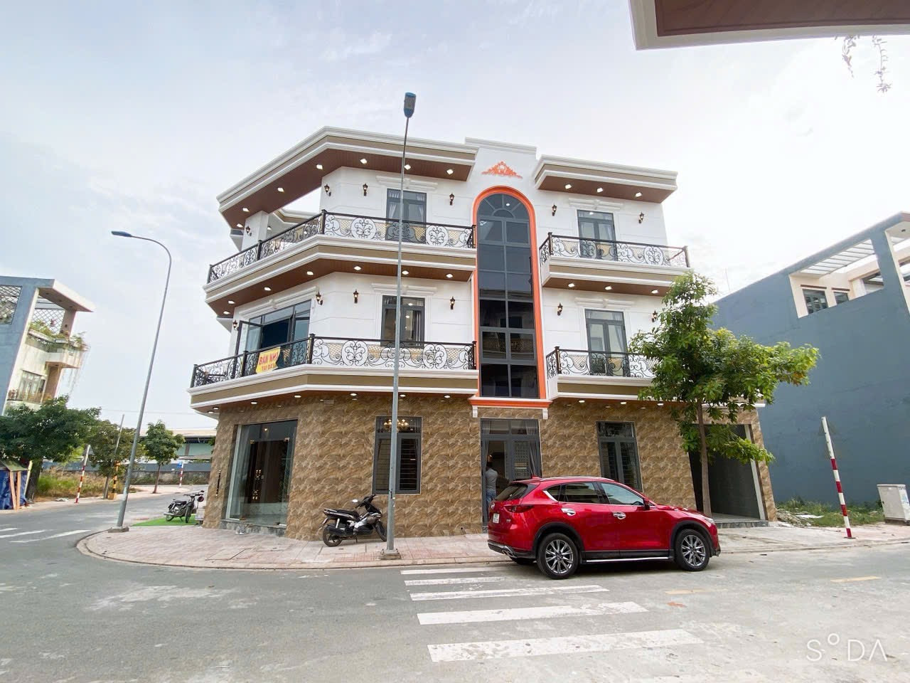 NHÀ PHỐ GÓC 2 MẶT TIỀN FULL NỘI THẤT