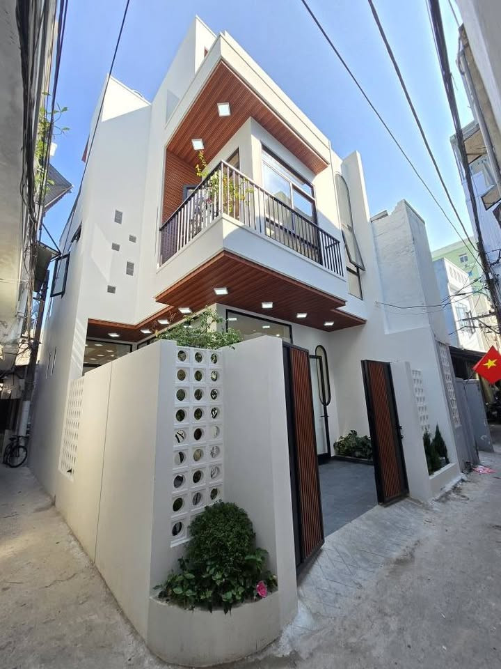 ► Góc Kiệt thăng 50m ra Lý Tự Trọng, 80m2, 3 tầng đúc, hiện đại thoáng, 5.1 tỷ