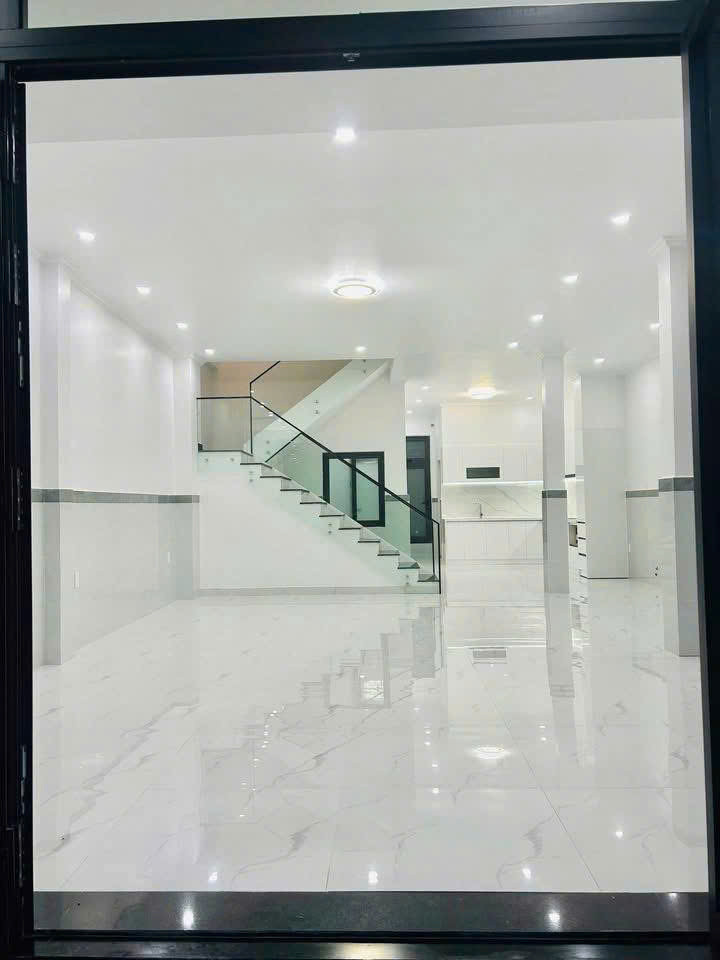 Cho thuê nhà 2,5 tầng LÝ TỰ TRỌNG - trung tâm thành phố