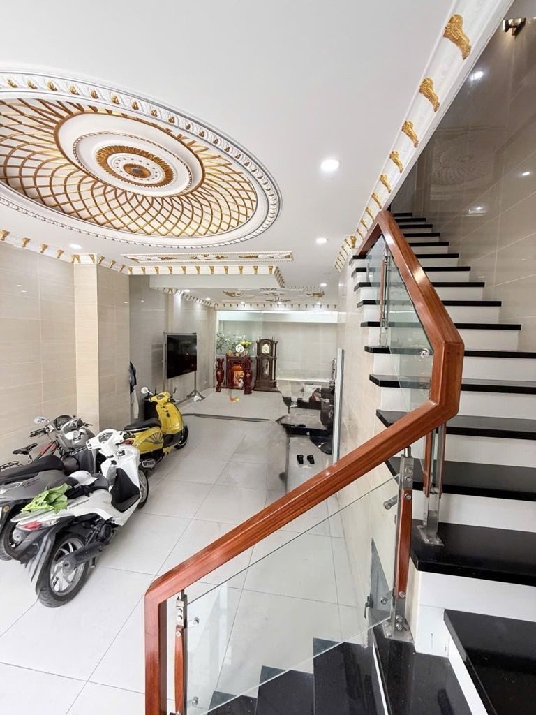 NHÀ ĐẸP Ở NGAY – HẺM XE HƠI SÁT KHU TÊN LỬA – DIỆN TÍCH RỘNG