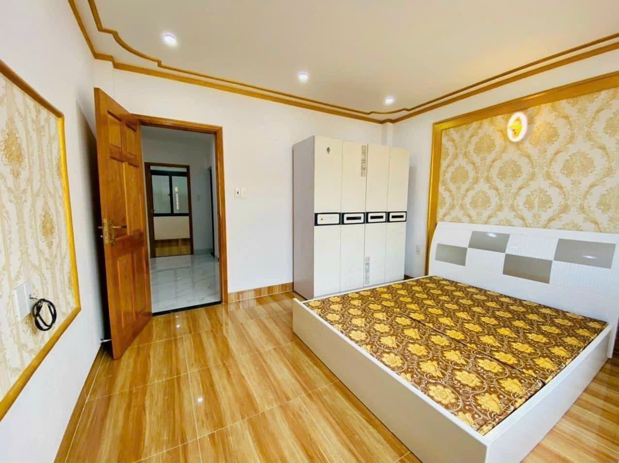 BÁN NHÀ 1 TRỆT 1 LỬNG 2 LẦU HẺM Ô TÔ TRÁNH NHAU MẠC ĐỈNH CHI GẦN CHỢ, BIỂN BÃI TRƯỚC