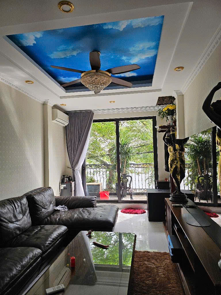 Siêu Phẩm Lên Sóng -Mặt Phố Víp Phạm Hồng Thái Ba Đình 55M2 x 7 Tầng Nhà Đẹp - giá 35 tỷ có Thương Lượng