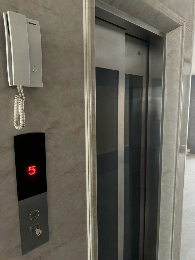 Cho thuê nhà căn góc, mới, Mai Hắc Đế, thang máy; vỉa hè 111m2* 5T- 44 Tr