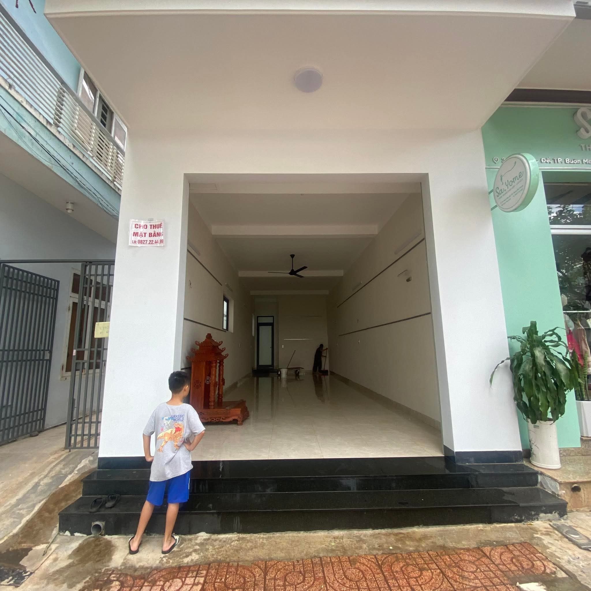 Mặt tiền đẹp thuận lợi kinh doanh văn phòng