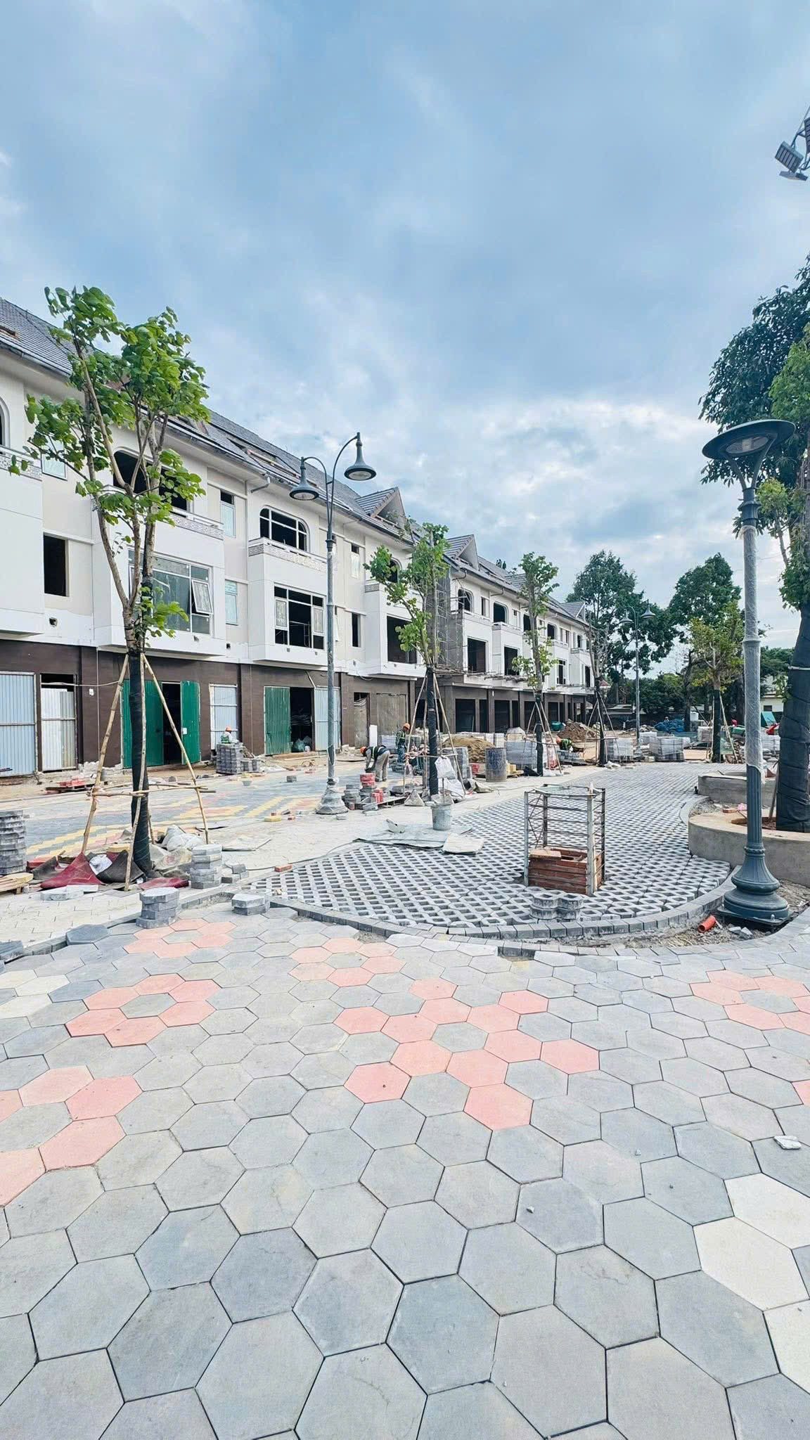 👉 Bán shophouse Ecopalace ĐakLak 2 mặt tiền trục chính dự án, đối diện công viên, 5 tầng, 368m², giá hơn 18 tỷ