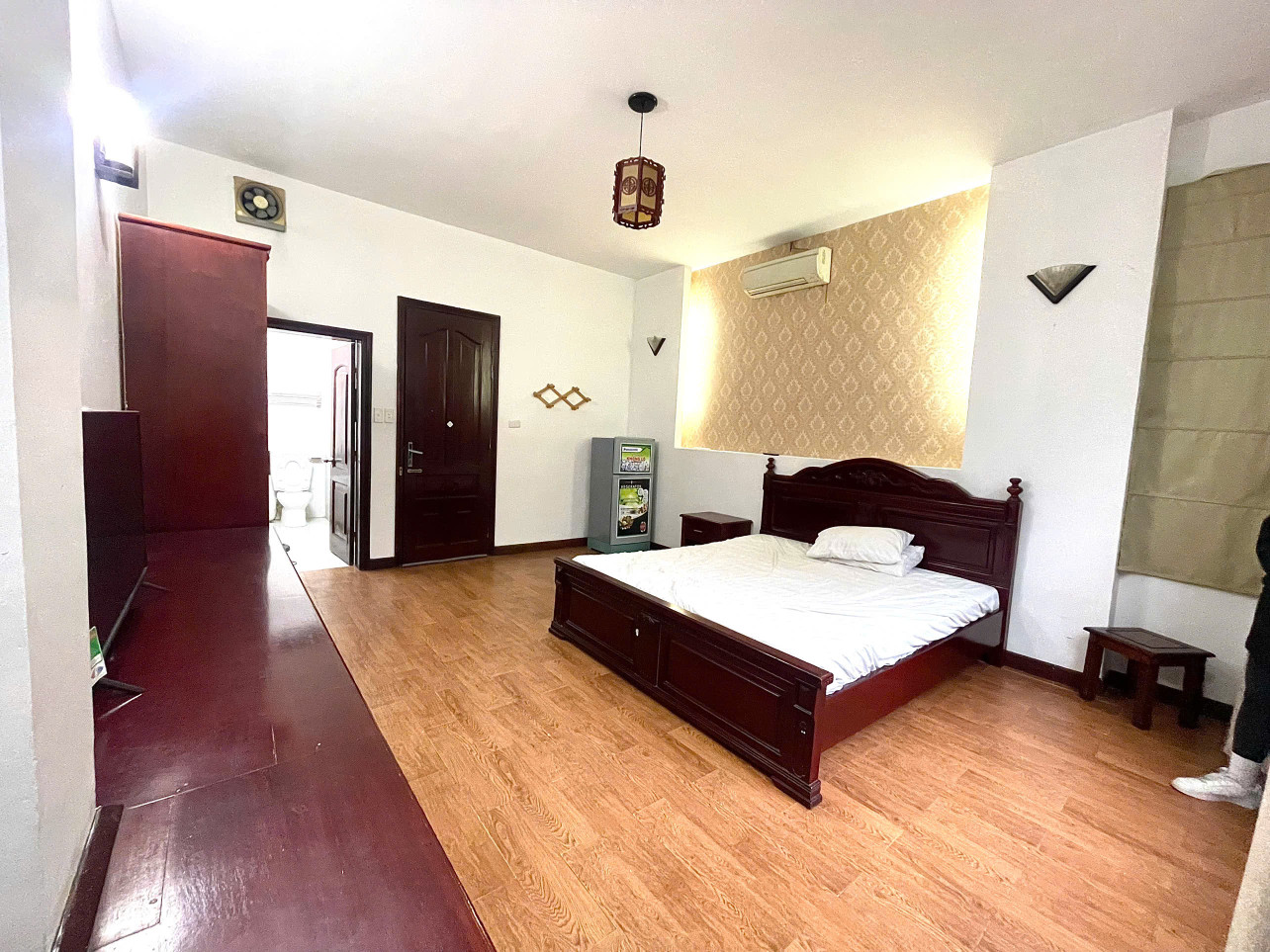 Nhà mình còn 1 căn mặt đường phố Mai Hắc Đế có ban công cách Vincom Bà Triệu 200m