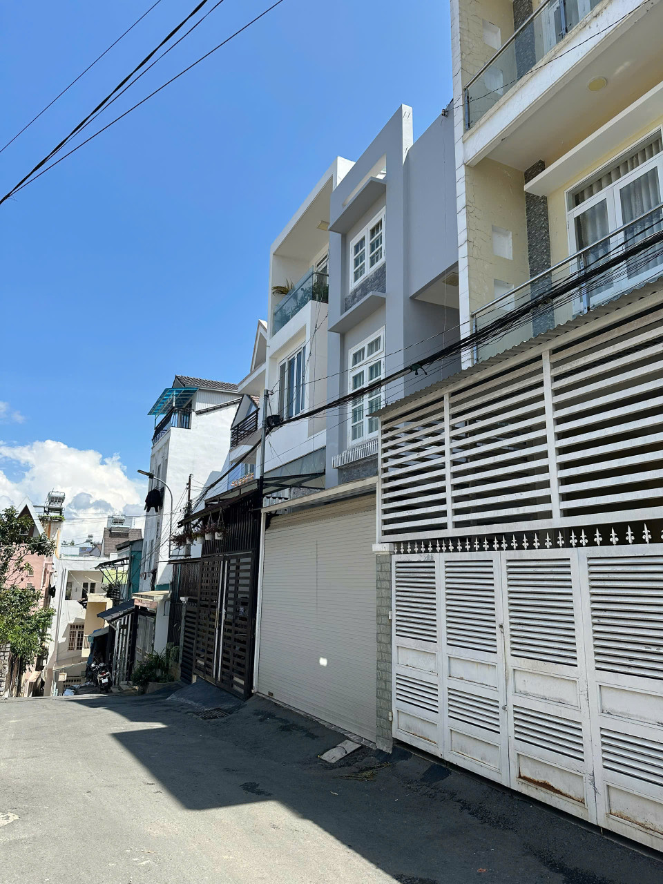 Nhà Mặt tiền trung tâm Đà Lạt P2 50m2 3 tầng cách Hồ Xuân Hương chỉ 2km