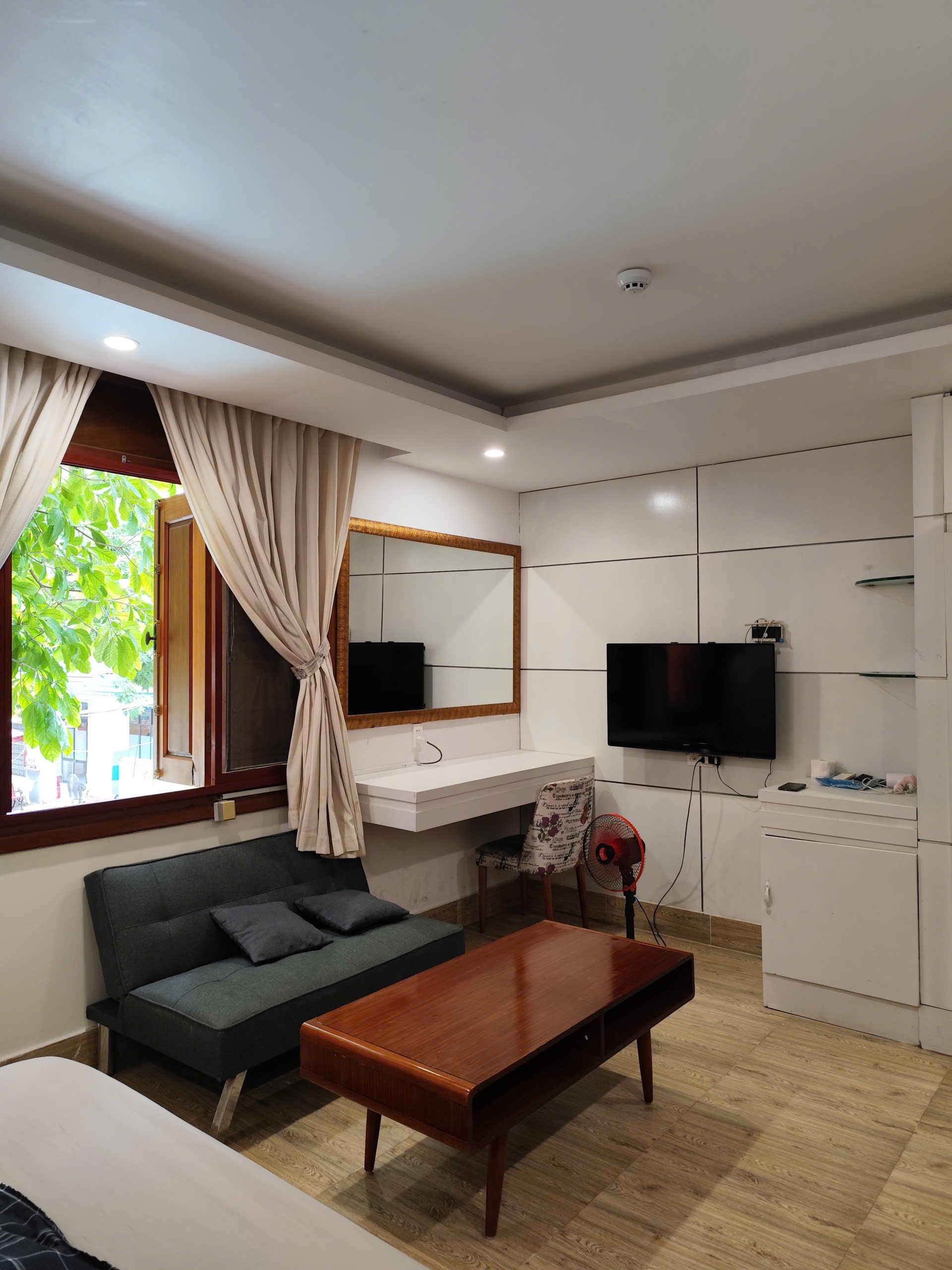 Studio view cây xanh ở Q1