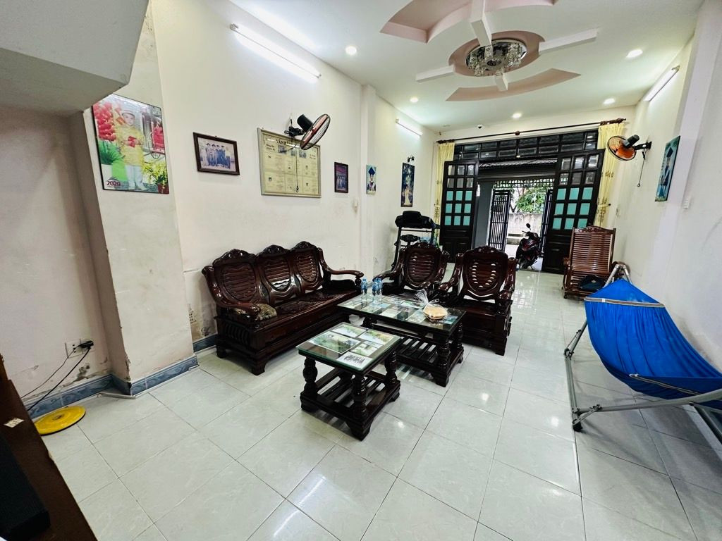 Bán nhà 3 tầng, hẻm ô tô, đường Man Thiện, Quận 9, giá chỉ 6.8 tỷ