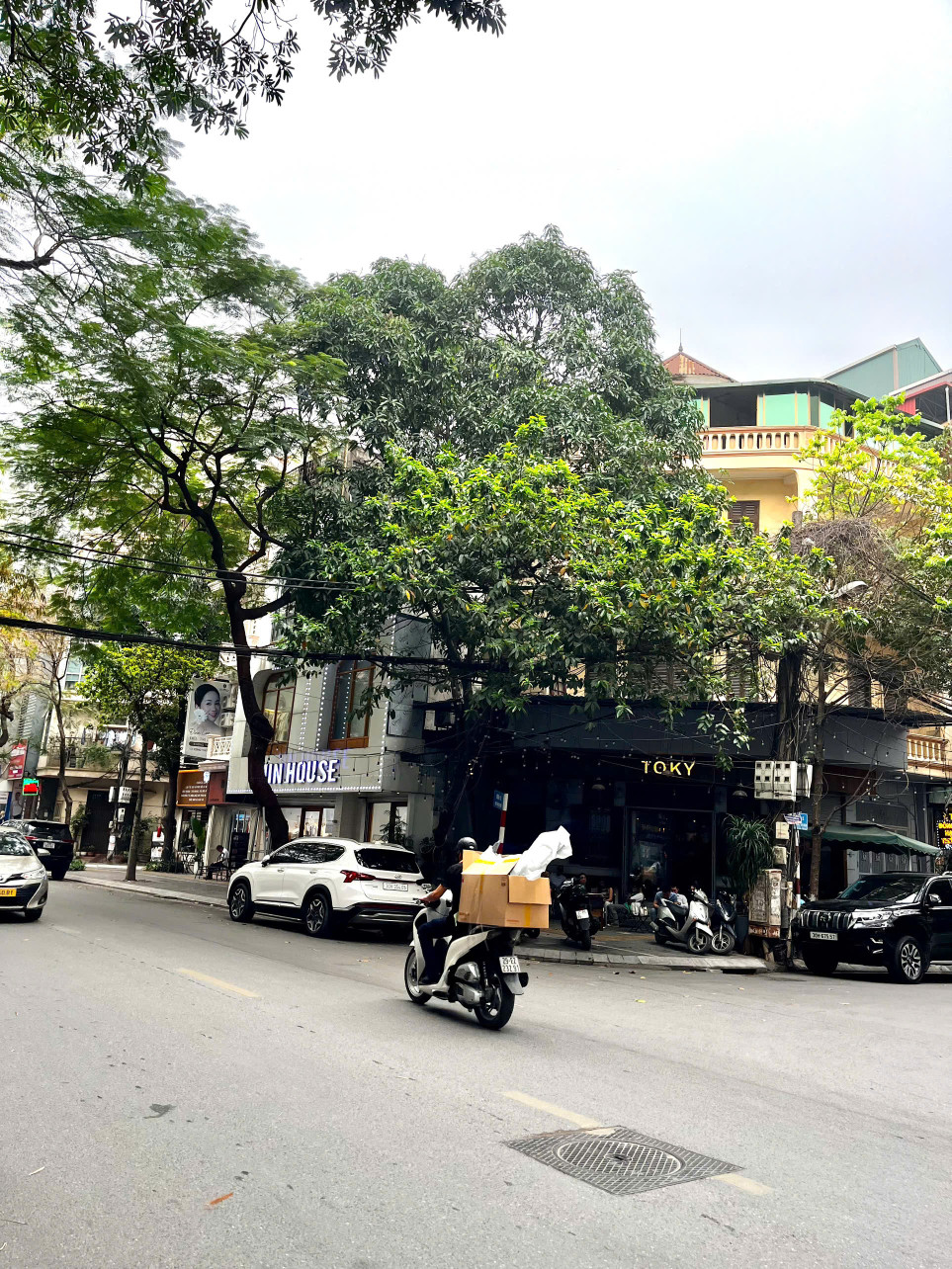 Mặt phố Trần Đăng Ninh Cầu Giấy - vị trí đẹp nhất - KD đỉnh - vỉa hè - chỉ nhỉnh 22 tỷ