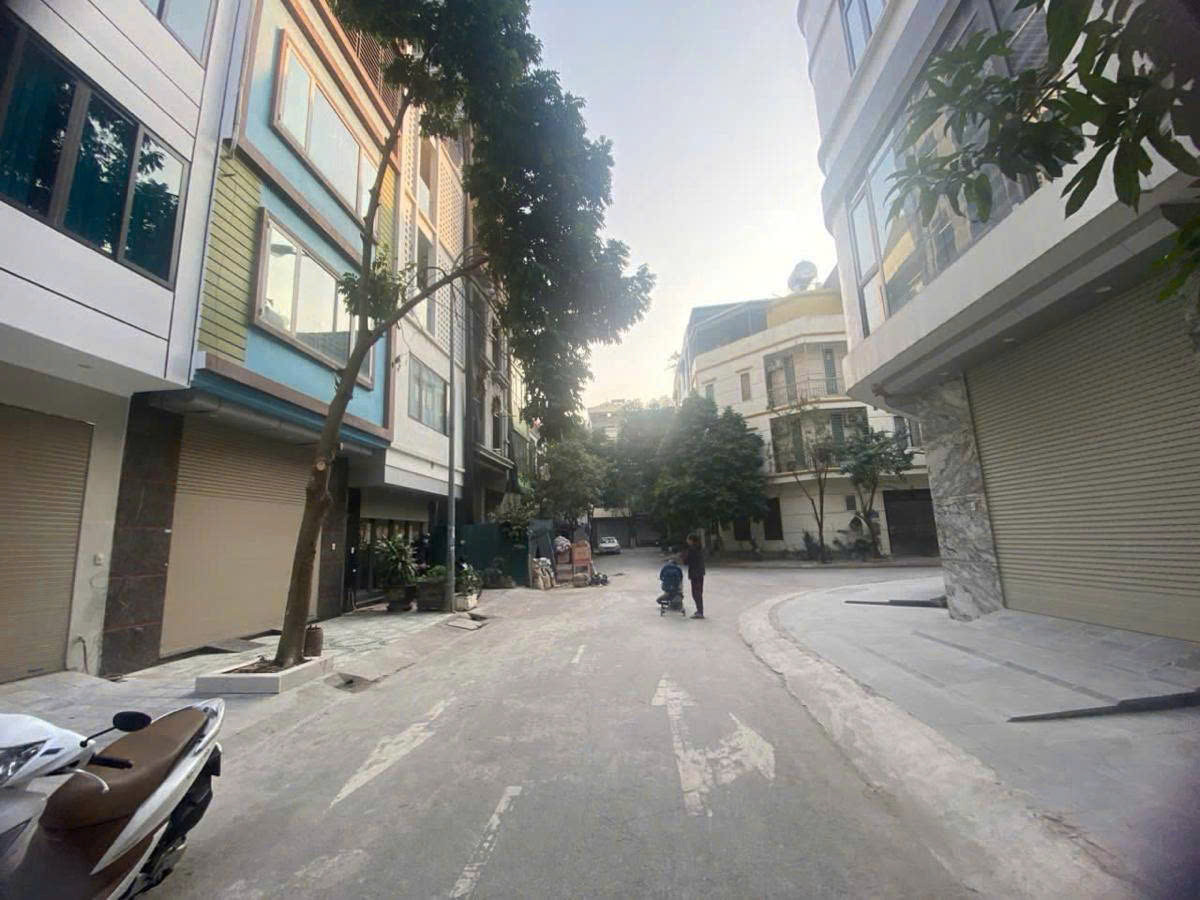 Hạ chào 500tr, phân lô,vỉa hè  Hoàng Công Mậu Lương DT: 60m, 4,5 tầng, MT: 5m chào giá: 14,3tỷ