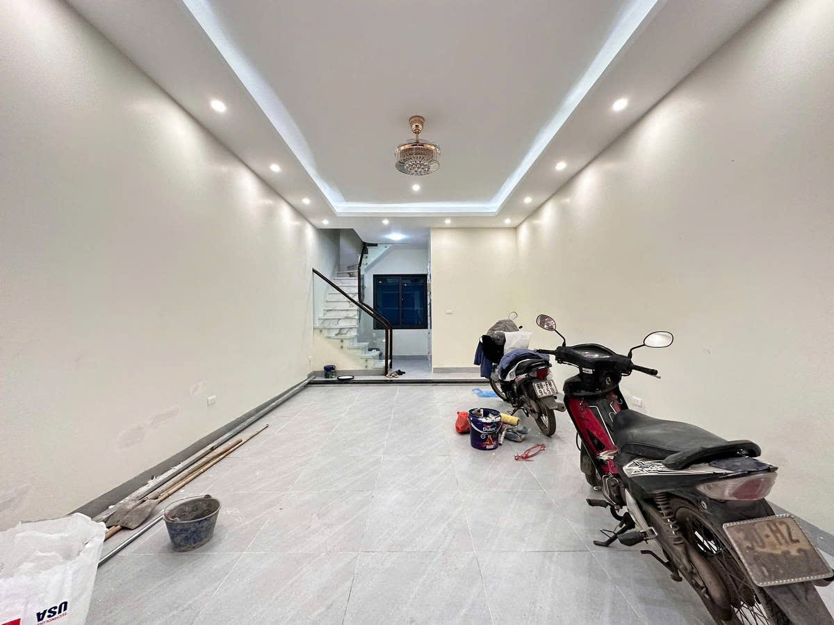 Bán nhà phân lô Đường láng, ô tô đỗ cửa, thang máy nhập khẩu. DT: 45m, 6 tầng, MT: 4,5m chào giá: 16,5tỷ