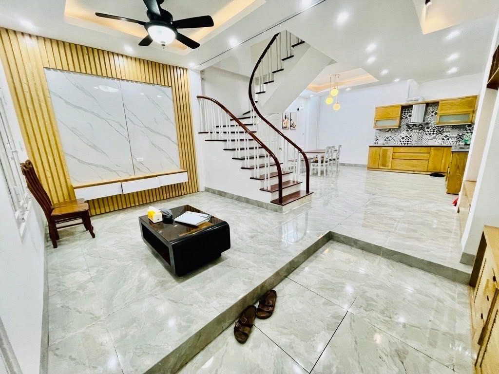 Siêu phẩm nhà 5 tầng Mậu lương, kinh doanh, Oto đỗ cửa sát phố giá nhỉnh 8ty