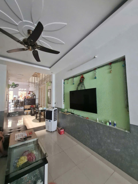 Cần bán căn nhà 3 tầng mới ngay trung tâm bàn cờ Nha Trang, phường Tân Lập.
Vị trí Mặt tiền đường Mê Linh  Diện tích 82m2  Giá bán 9,5 Tỷ (thương lượng)
mọi thông tin chi tiết vui lòng lh e Hải