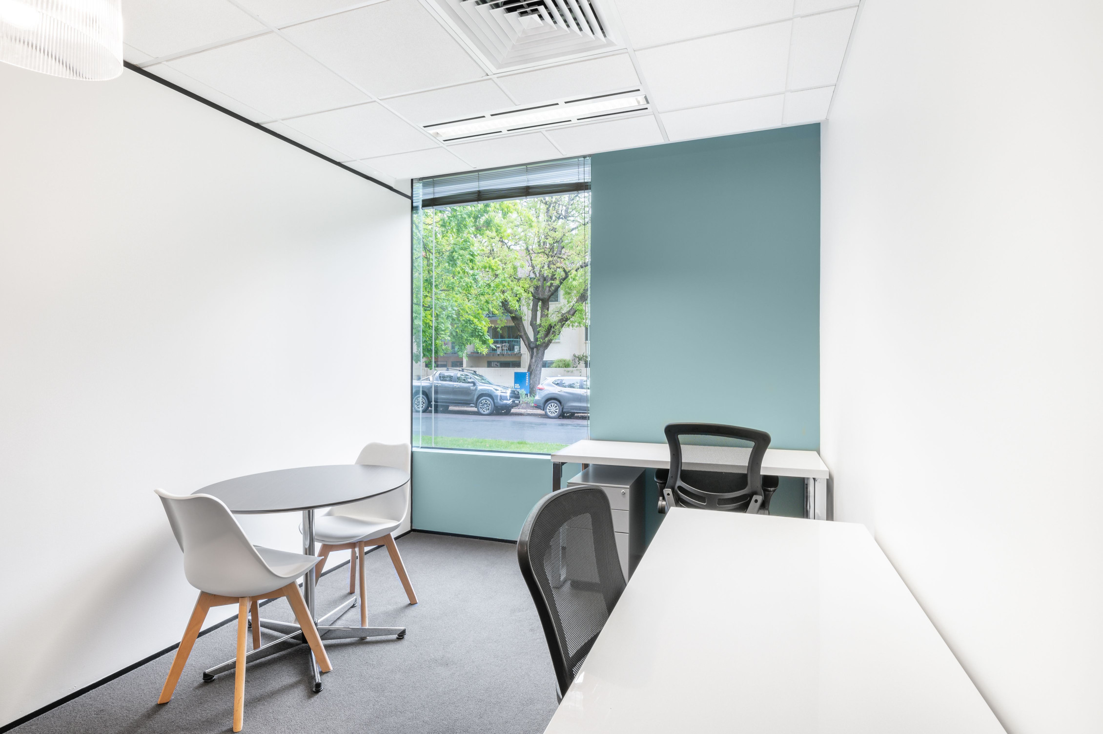 Sử dụng văn phòng không giới hạn tại Regus The Sun Building