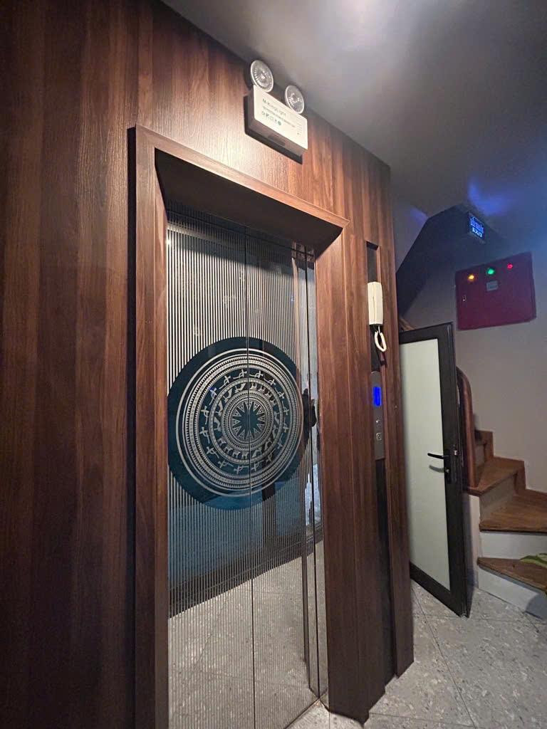 8 TẦNG XÂY MỚI THANG MÁY VỈA HÈ Ô TÔ KINH DOANH

 Miếu Đầm - Mễ Trì - Khách sạn Marriot - Trung tâm hội nghị quốc gia.
