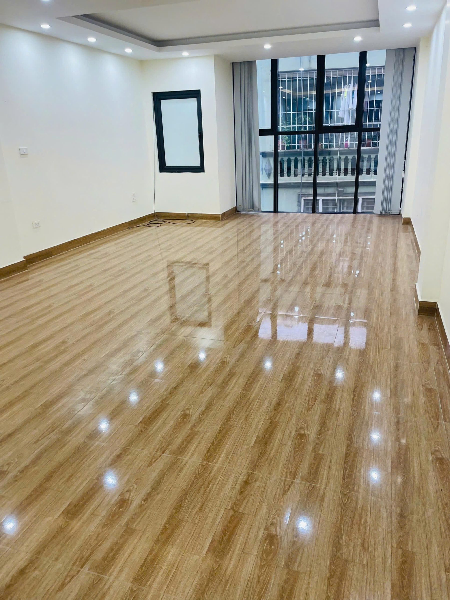 Cho thuê văn phòng Đại Lộ Thăng Long 45 m2, vp như ảnh giá tốt