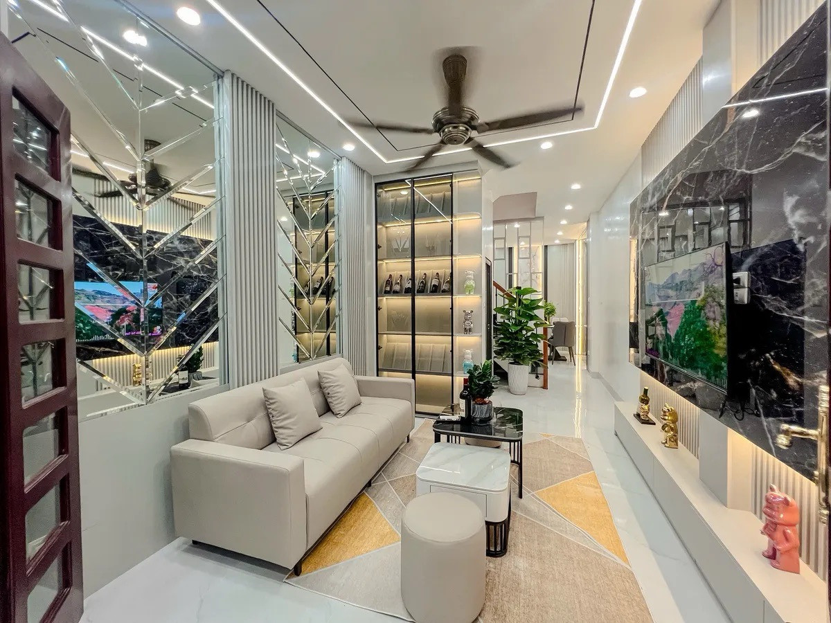 HIẾM! SIÊU PHẨM LÔ GÓC PHỐ MINH KHAI - HAI BÀ TRƯNG - GẦN Ô TÔ - 40M2 - 4TẦNG - FULL ĐỒ