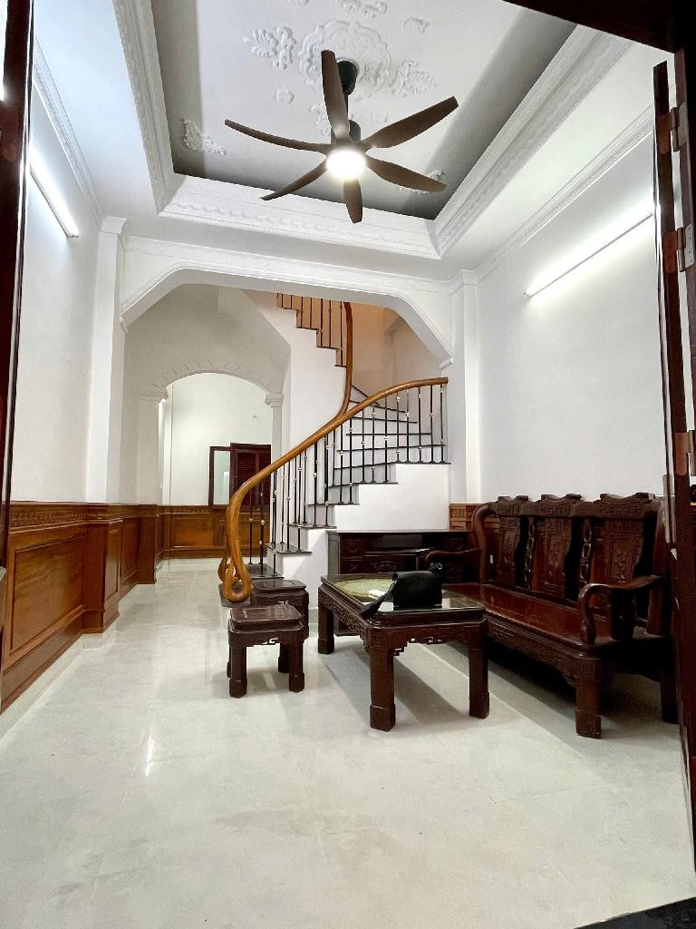 Nhà đẹp Minh Khai 33m², 5 tầng, giá 6,15 tỷ – Vị trí đắc địa, tiện ích đầy đủ